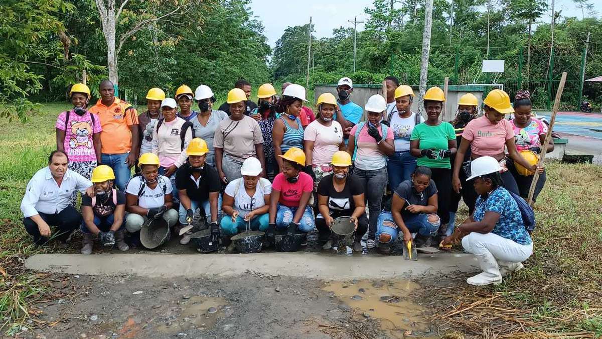 Imagen noticia Alianza permitió que más de 200 mujeres fueran certificadas para construir vías terciarias