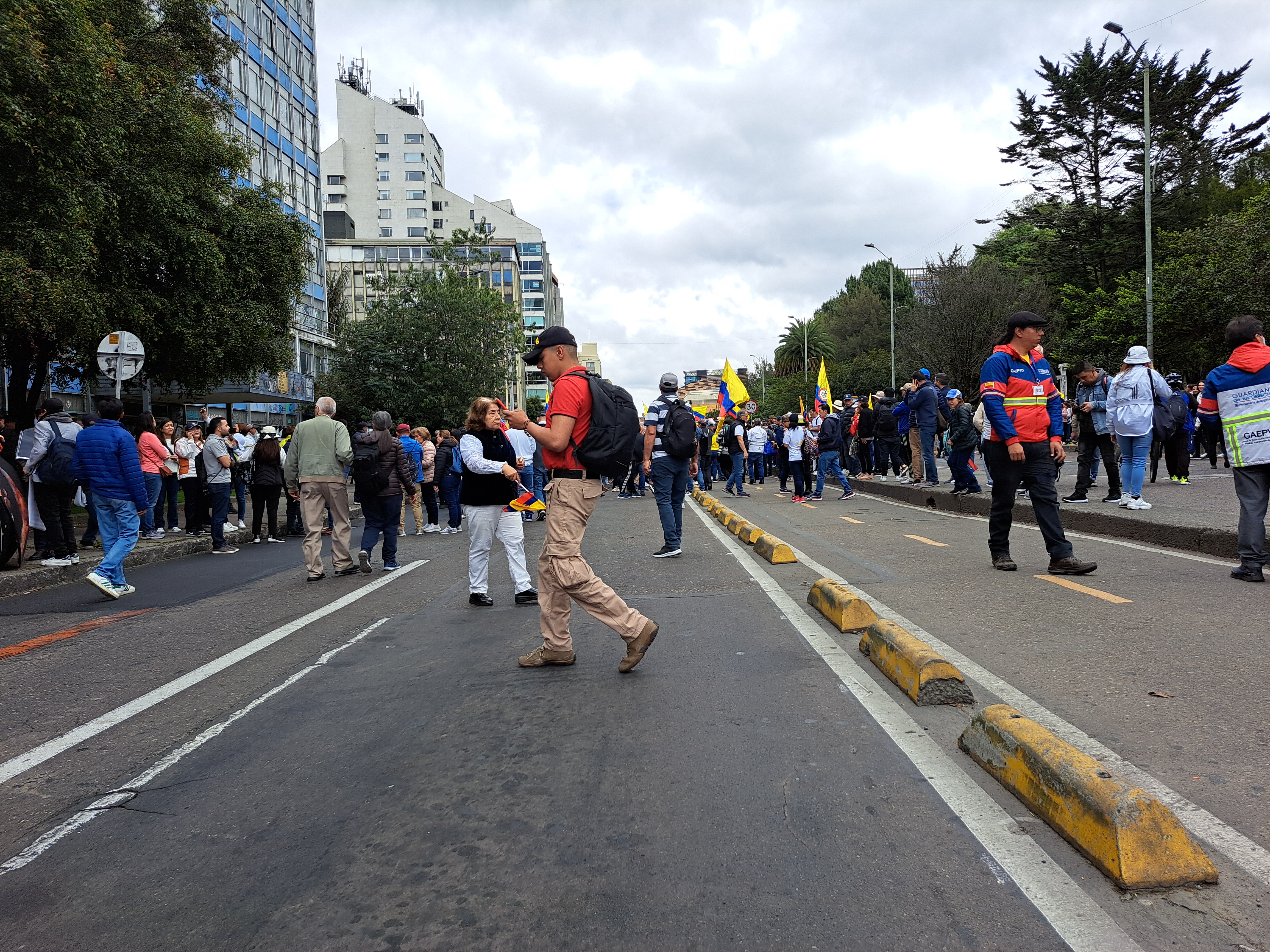 Imagen noticia Gobierno y opositores marcharon por las calles del territorio nacional 