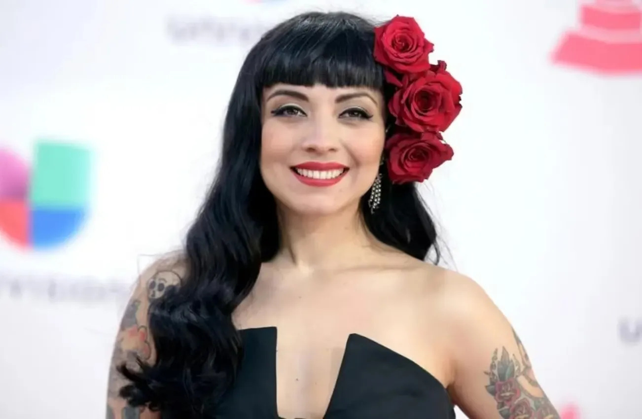 Mon Laferte es una Leading Lady de La Academia Latina de la Grabación ...