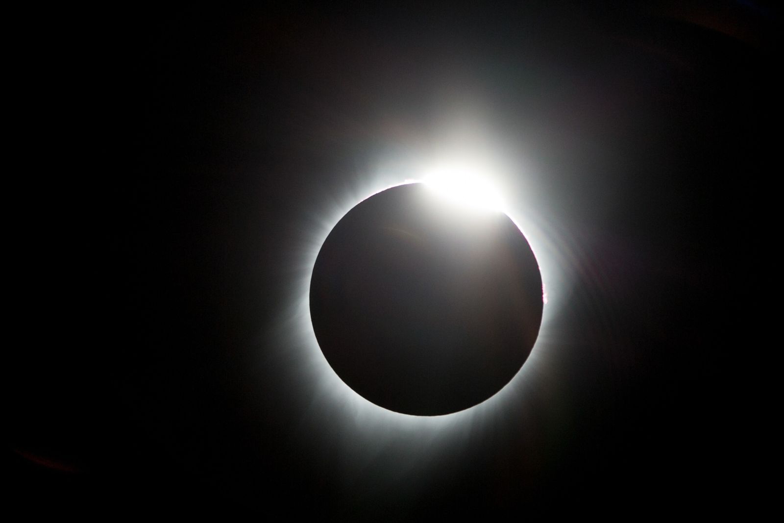 Imagen noticia Prepárese para el eclipse solar del  próximo 8 de abril