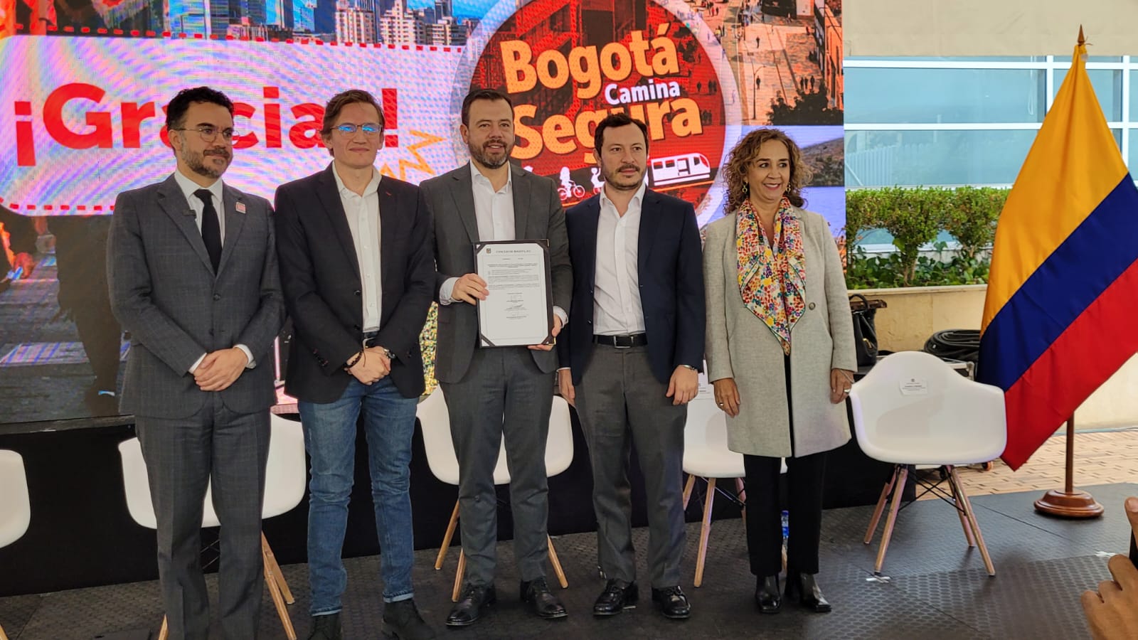 Imagen noticia El alcalde Galán sancionó el Plan Distrital de Desarrollo ‘Bogotá Camina Segura’