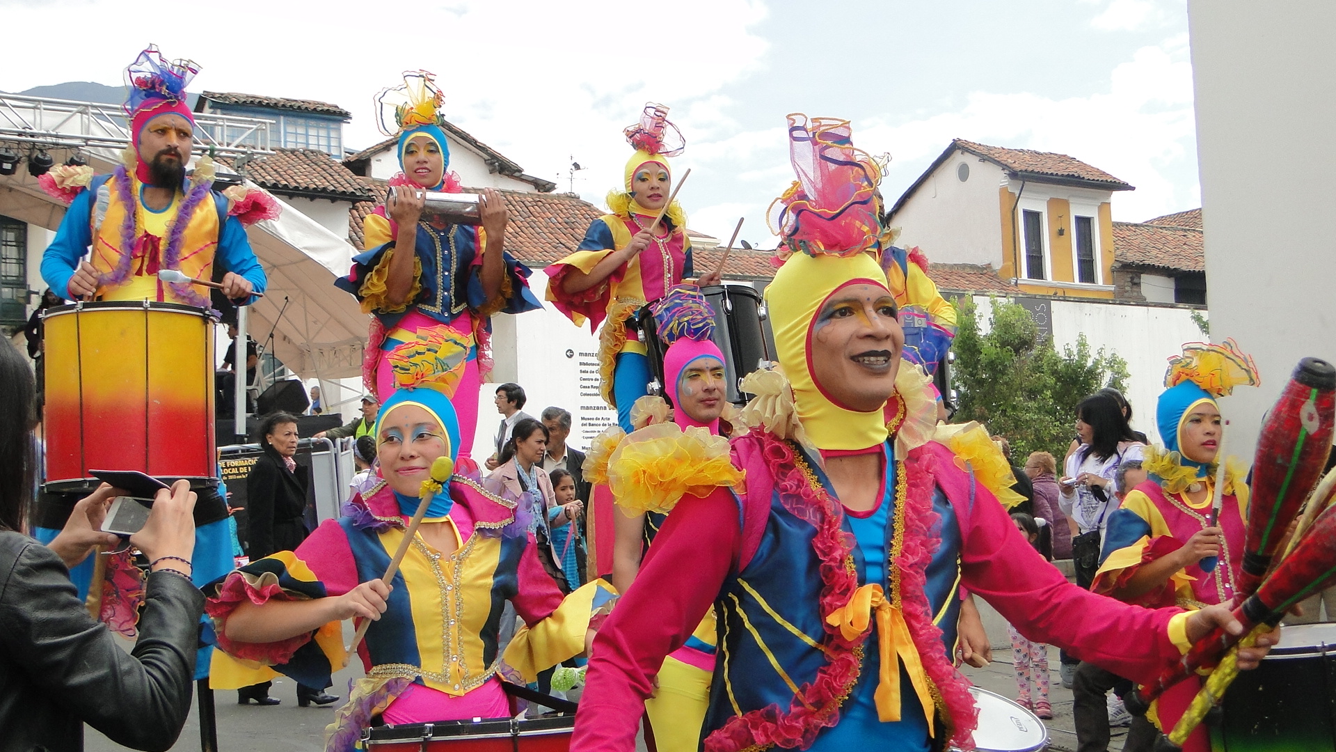 Imagen noticia Bogotá culmina la celebración de su cumpleaños con desfile de comparsas