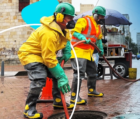 Imagen noticia ¿Qué pasa con los desechos que taponan el alcantarillado de la Carrera Séptima? Basuras y grasas están afectando el tramo peatonal desde la Plaza de Bolívar hasta la Calle 26. Una amenaza silenciada que genera inundaciones. Este episodio viene empeorando