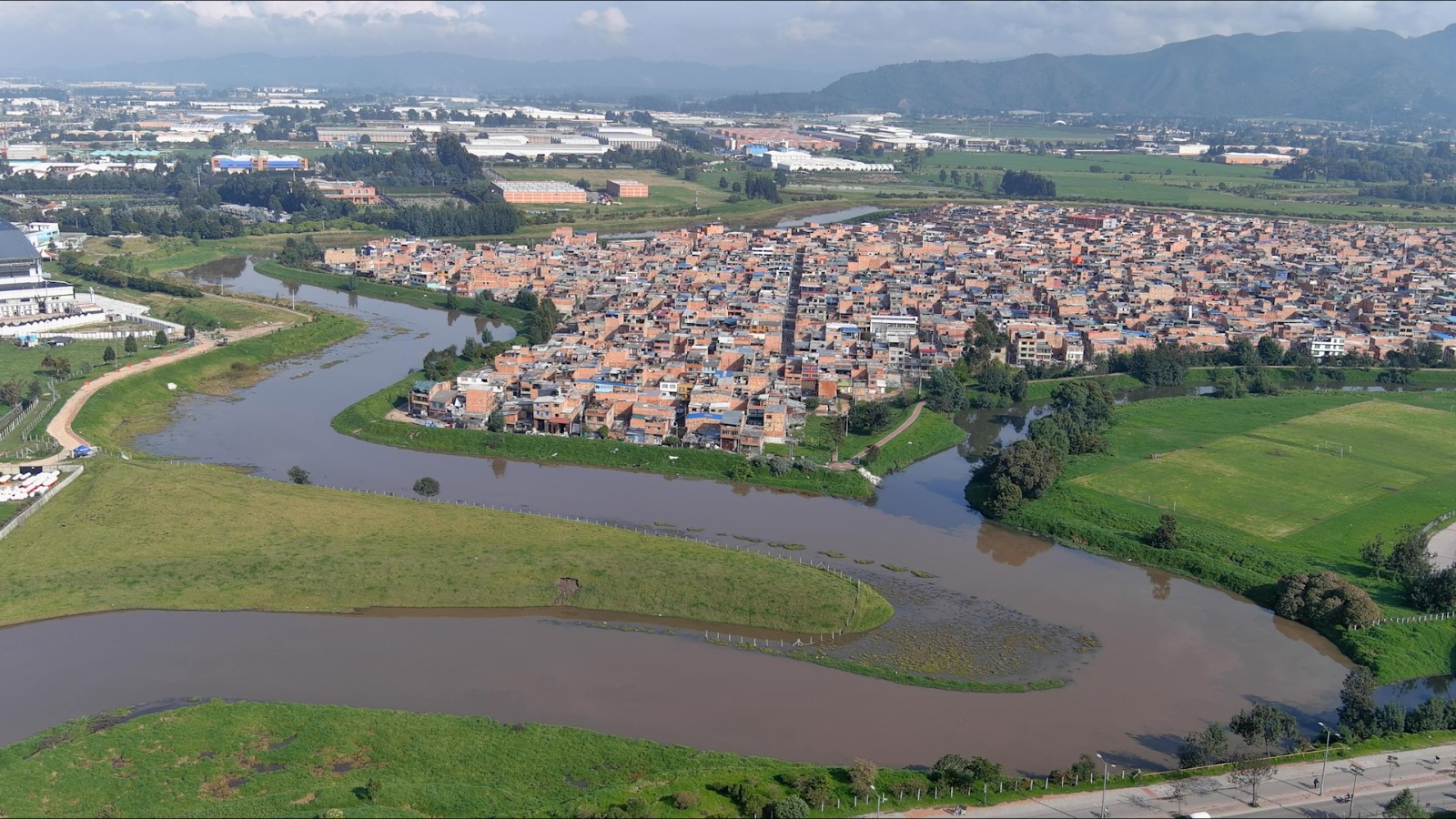 Imagen noticia Se intervendrán 16 puntos críticos del Río Bogotá para reducir riesgos