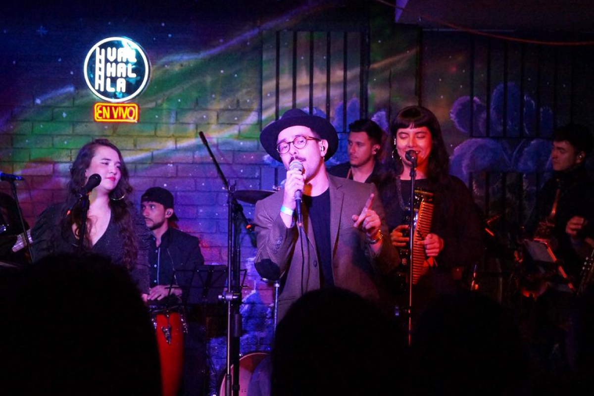 Imagen noticia Alejandro Rincón y La Saloma: El talento salsero capitalino canta con ‘Ni Modo’