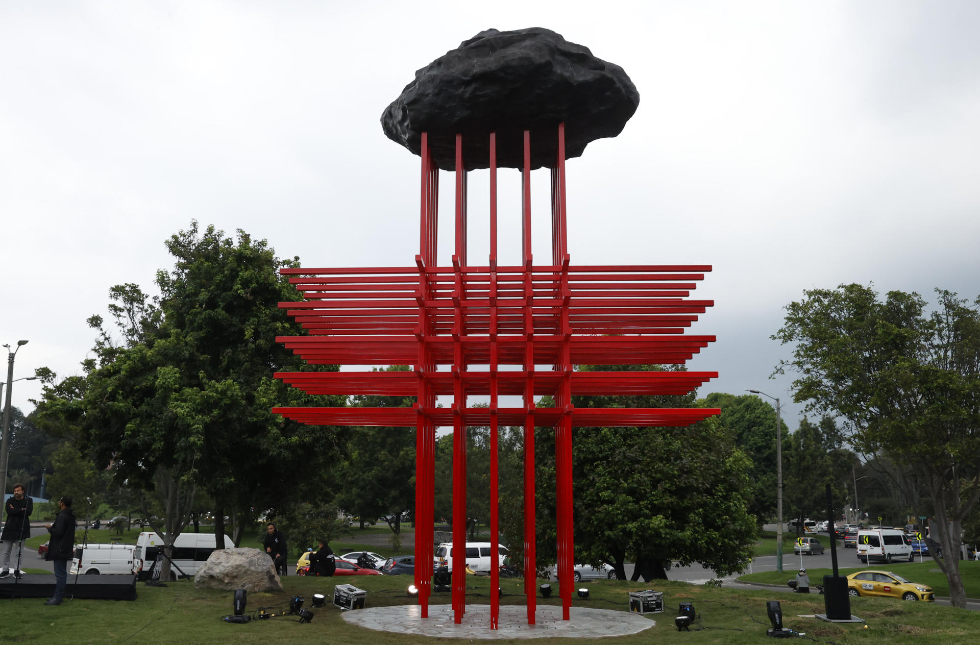 Imagen noticia ‘Umbral’, un monumento en homenaje al personal de salud que falleció en la pandemia