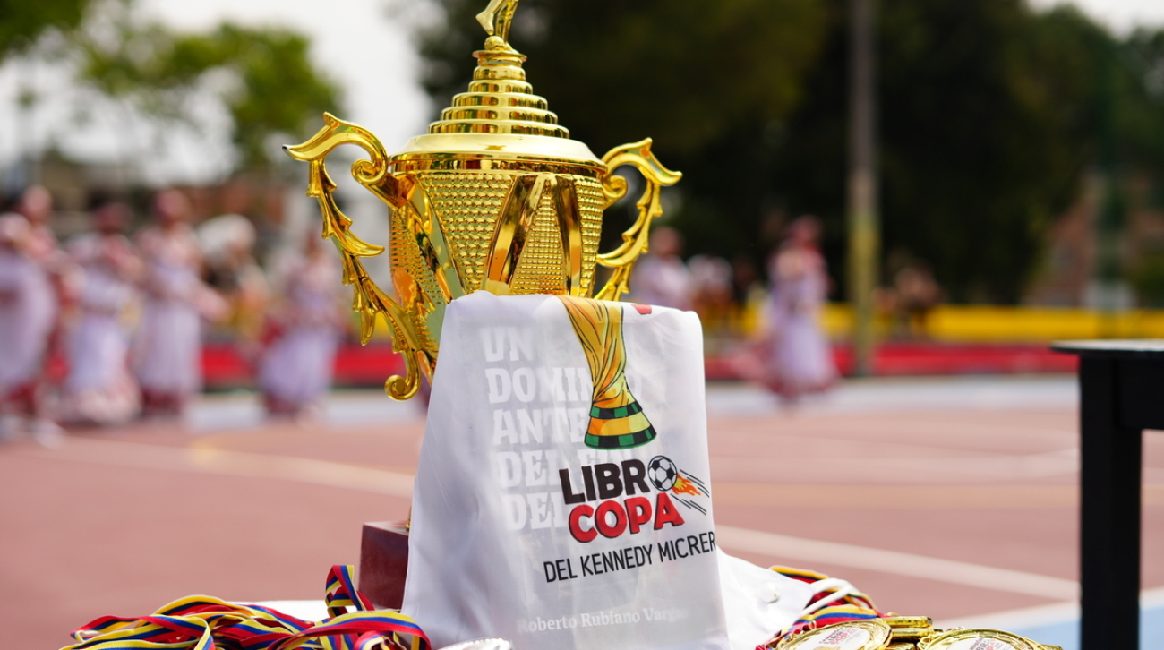 Imagen noticia ‘Libro Copa 2025’ convierte la cancha en un espacio de lectura viva