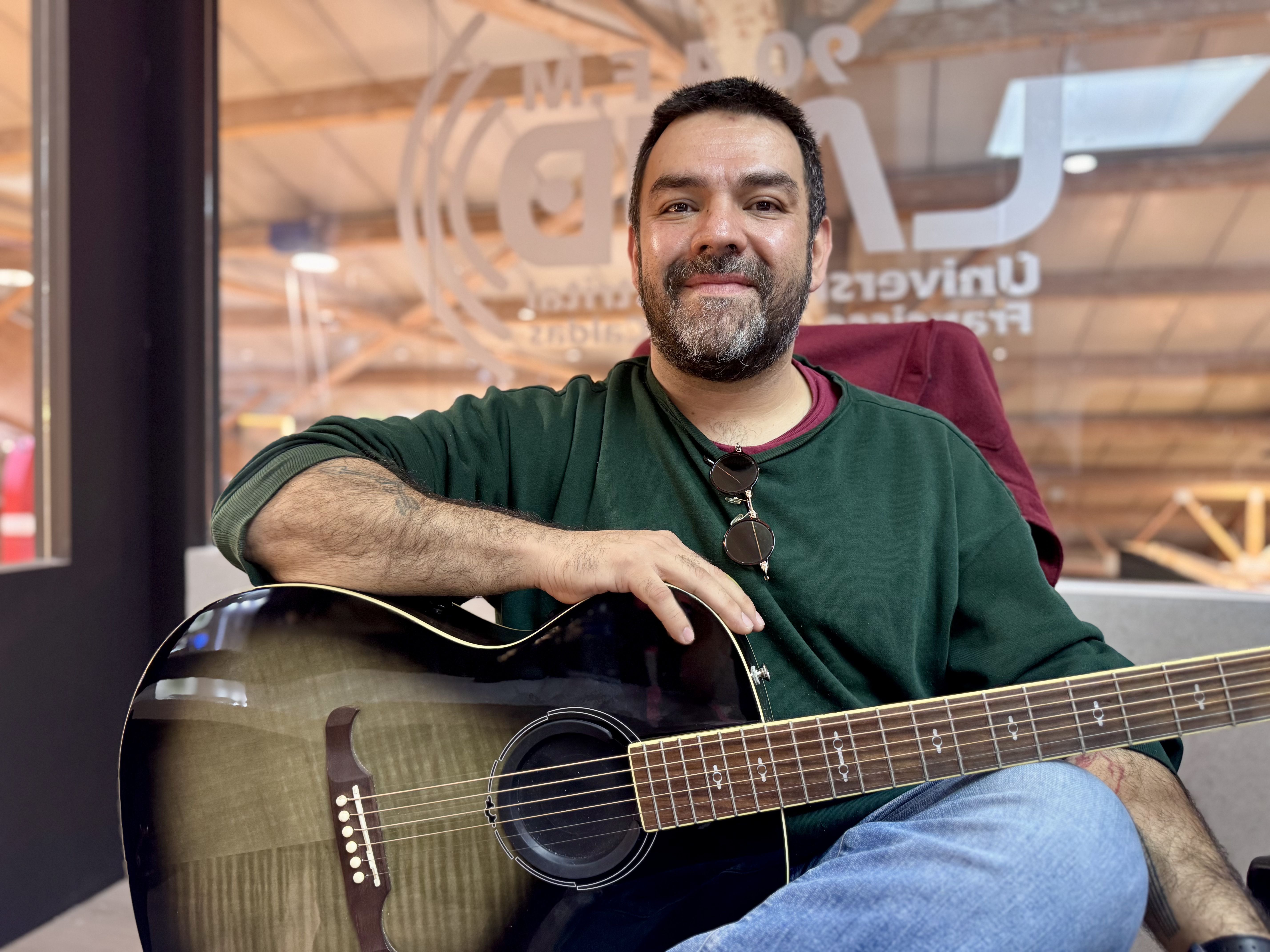 Imagen noticia Hugo segovia, 20 años, miles de kilómetros y una sola pasión: La música