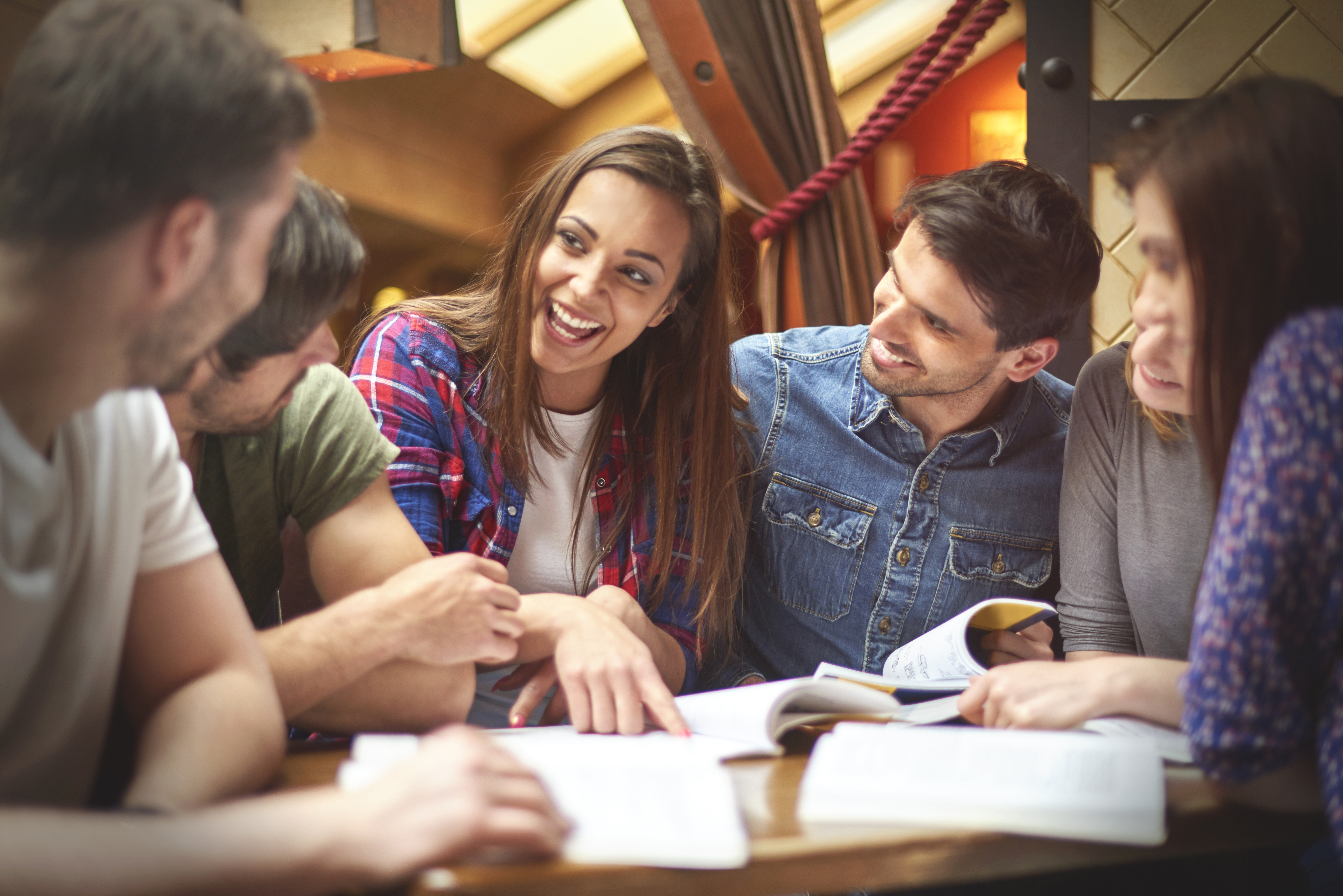 Imagen noticia El sueño de estudiar si es posible gracias a jóvenes a la E