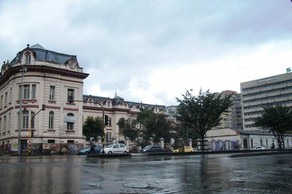 Foto: Facultad de Artes ASAB y Wikimedia Commons 